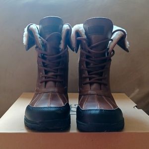 UGG BUTTE II CRW WORCHESTER SZ 5